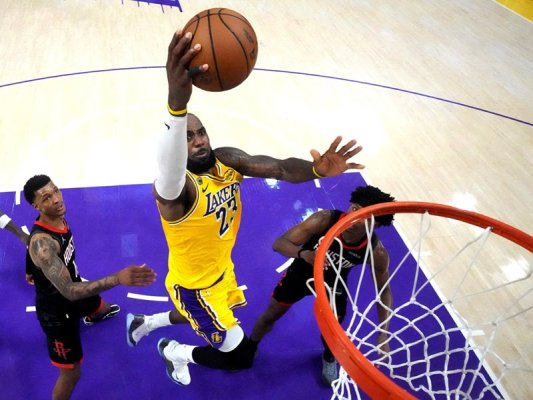 LeBron James, NBA'deki 24. Sezonu İçin Philadelphia'ya İmza Attı