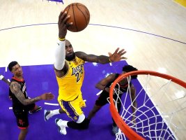 LeBron James, NBA'deki 24. Sezonu İçin Philadelphia'ya İmza Attı