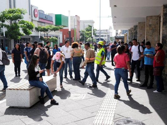 Meksika'nın Güney Kıyılarında 7,4 Büyüklüğünde Deprem: Tsunami Uyarısı Yapıldı