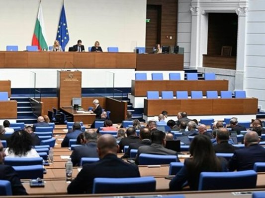 ABD Tanker Uçakları İçin Parlamentoda Lobi Sayımı: Radev'e 136, Peevski'ye 15 Destek