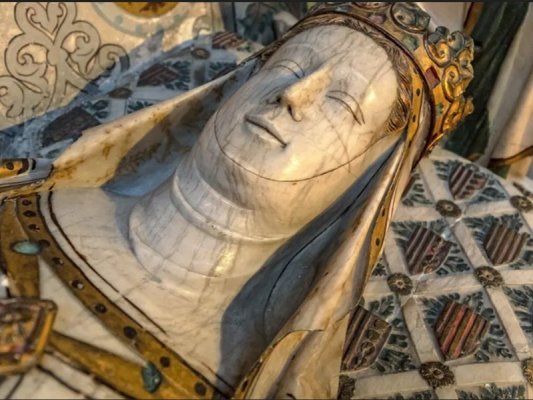 700 Yıllık Kraliçenin Kemikleri Manastırda Bulundu