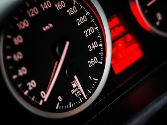 Yunanistan'da Boşta Çalışan Motorlara 350 Euro Ceza