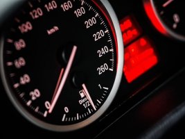 Yunanistan'da Boşta Çalışan Motorlara 350 Euro Ceza