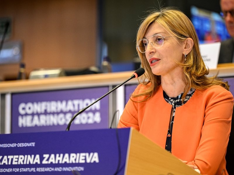 Avrupa Komiseri Ekaterina Zaharrieva, Radev ve Yotova ile Görüşmek Üzere Bulgaristan'a Geliyor