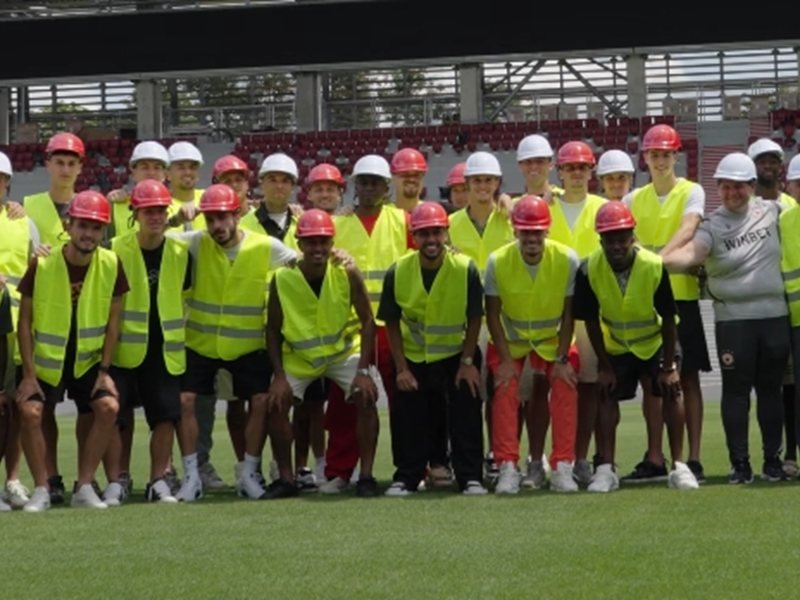 CSKA’lılar Avrupa Maçı Öncesi 'Bulgaristan Ordusu' Stadını Ziyaret Etti