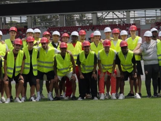 CSKA’lılar Avrupa Maçı Öncesi 'Bulgaristan Ordusu' Stadını Ziyaret Etti