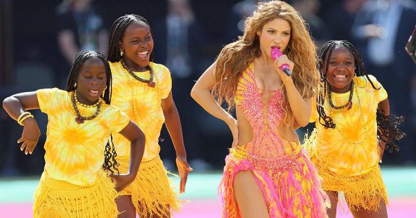 Piqué, Shakira'yı Tribünden İzledi, Sevgilisi Yanında Değildi