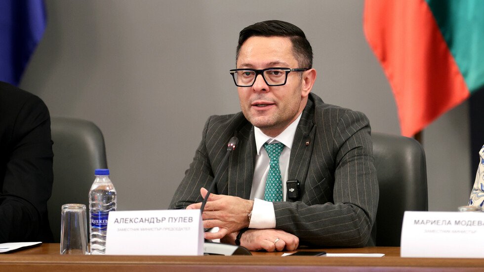 Ekonomi Bakanı Pulev'den Lukoil ve Rheinmetall Açıklamaları