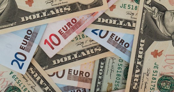 Euronun Sakin Seyri Doların Ardındaki Büyük Gerilimi Gizliyor