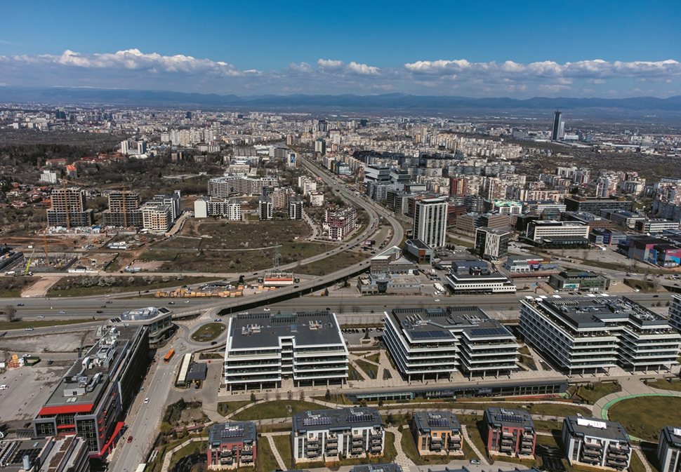 Vitoşa'dan Mladost'un son kısımlarına bakış - bölge sadece on yıl öncesine kıyasla bile tanınmaz halde.