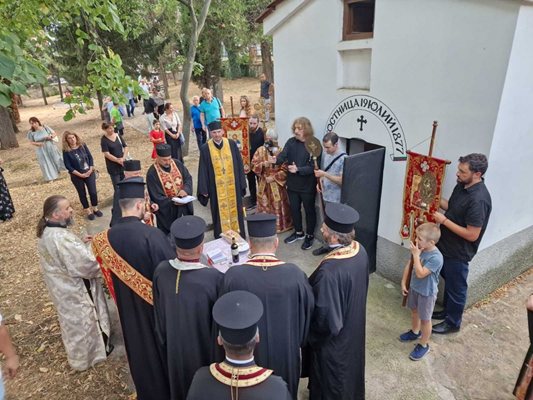 1877'de şehrin yakılmasında ölenlerin anısına cenaze duası