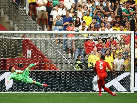 Kolombiya'ya Penaltı Kaçıran İsviçreli Milli Futbolcu Akanji: Bir Daha Atmayacağım