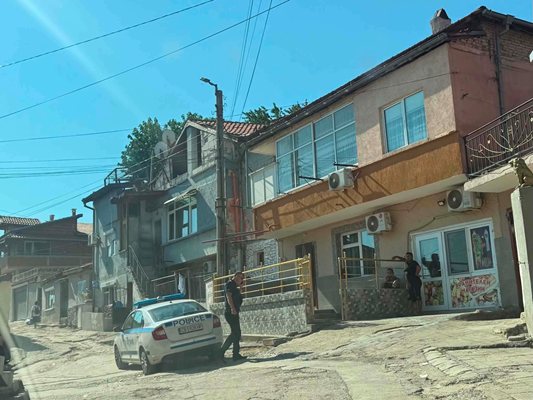 Polis Asenovgrad etnik mahallesini koruyor