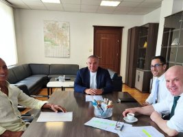 Bakan Keryazov Halterdeki İki Grubu Bir Araya Getirdi