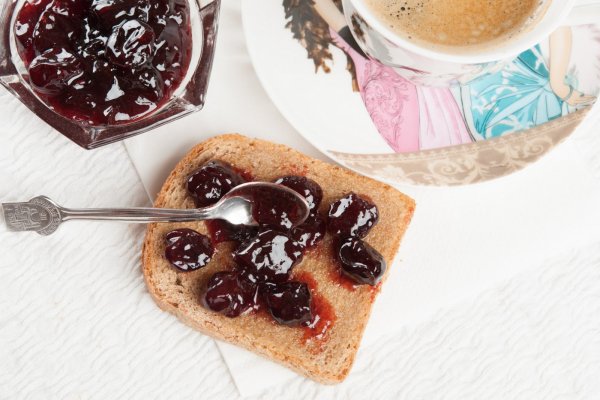 Yazın Yakut Vitamin Hazinesi: Vişne Reçeli