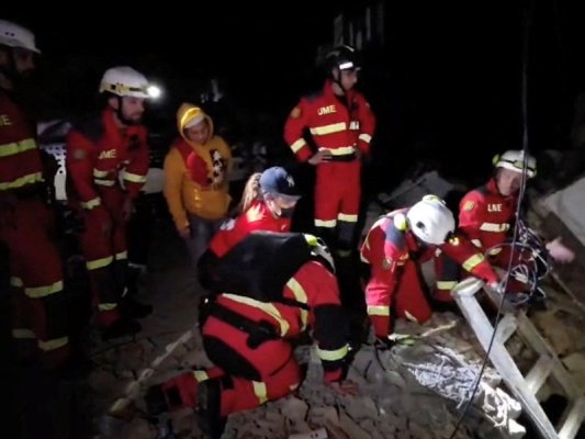 Venezuela'da Deprem Bölgesinde Çocuk Kumbarası Çalan Polislere Tutuklama