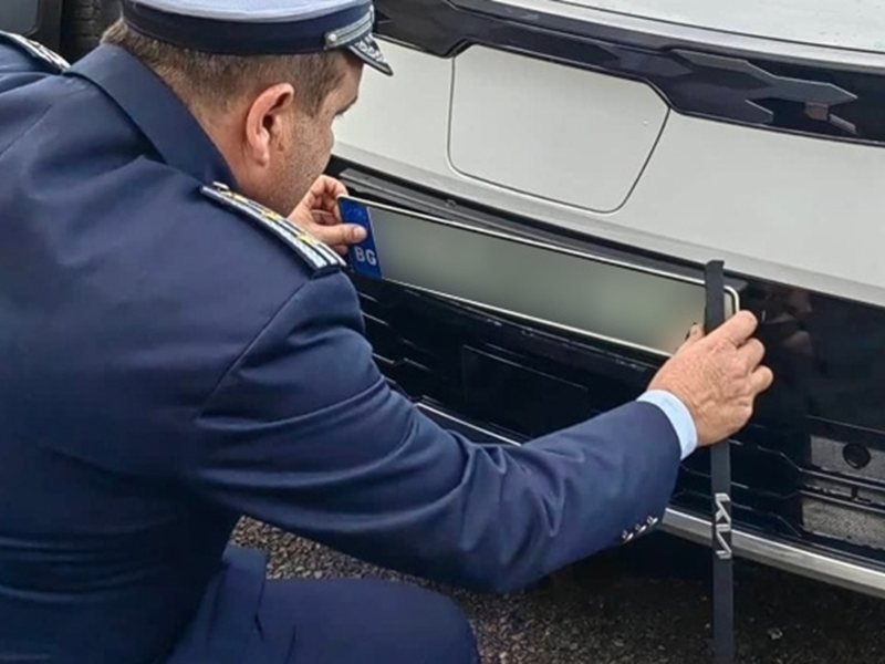 Hisarya'da Polisten Kaçan BMW Sürücüsüne ve Arkadaşına 1.350 Euro Ceza