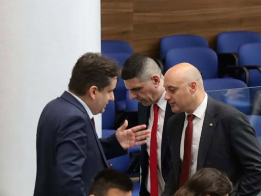 DB: 'İlerici Bulgaristan' Bütçesi Kayıtlı Ekonomiye Darbe