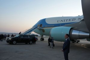 Gizli Servisler Trump'ı Eski Başkanlık Uçağına Yönlendirdi