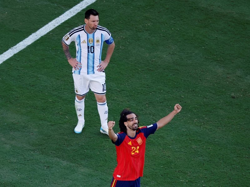 Marc Cucurella'dan Tarihi Başarı: Aynı Statoda İki Dünya Şampiyonluğu