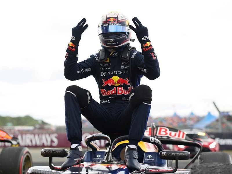 Nikola Tsolov, Silverstone'da Çifte Zaferle Formula 2 Tarihine Geçti