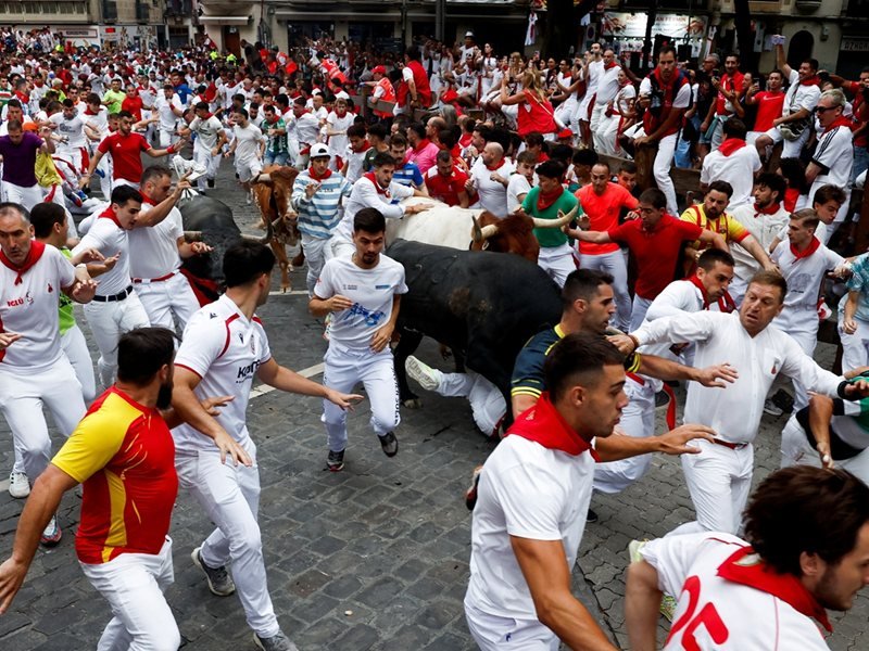 Pamplona Boğa Koşusu'nda 50'den Fazla Yaralı