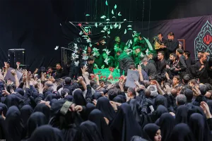 Tahran'da Görülmemiş Manzara: Milyonlar Siyahlara Bürünürken Asfalt Eriyor