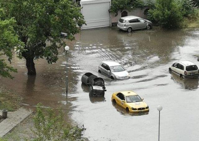 Fırtına ve Dolu Bulgaristan'ı Vurdu: Bugün Kıyılarda Gök Gürleyecek