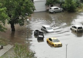 Fırtına ve Dolu Bulgaristan'ı Vurdu: Bugün Kıyılarda Gök Gürleyecek