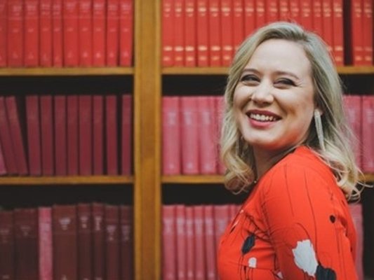 Elif Şafak, Rene Karabaş'ın Hayranı Çıktı