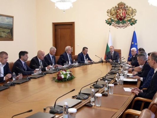 Güvenlik Servisleri Radev'e: ABD Uçakları Nedeniyle Doğrudan Tehdit Yok