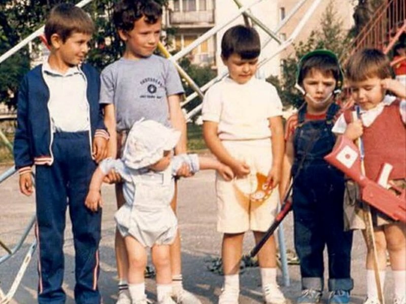 Fotoğraf Bilmecesi: Şapkalı Çocuk Kim, Bulgar Tiyatro ve Sinemasının Kötü Çocuğu Oldu?