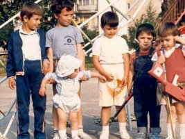 Fotoğraf Bilmecesi: Şapkalı Çocuk Kim, Bulgar Tiyatro ve Sinemasının Kötü Çocuğu Oldu?