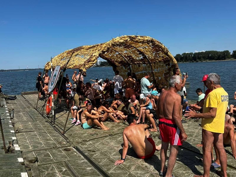 Sviştov'da 168 Kişi Tuna'yı Yüzdü, Aralarında 4 Yaşındaki Raya ve 3 Yaşındaki Viktor da Vardı