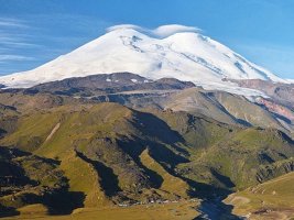 Rusya'daki Elbrus Dağı'nda Beş Dağcı Hayatını Kaybetti, İki Kişi Kurtarıldı