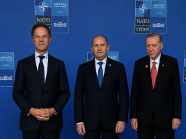 Radev, Ankara'da NATO Liderlerinin Geleneksel Aile Fotoğrafına Katıldı
