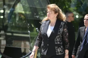 İliyana Yotova ve Yüzlerce Kişi, Vesela Leçeva'nın Oğlu Martin Velev'i Son Yolculuğuna Uğurladı