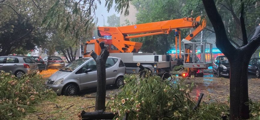 Operasyon Merkezi nöbetçileri durumu izliyor ve müdahaleye hazır