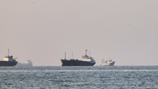 Hürmüz Boğazı'nda Tanker Patlaması İddiası: ABD ile İran Arasında Gerilim Tırmanıyor