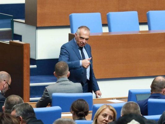 Lukoil'in Gemi ve Havacılık Yakıtı Ticareti Devlet Denetimine Alınıyor