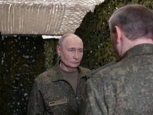 Putin Komuta Merkezini Ziyaret Etti