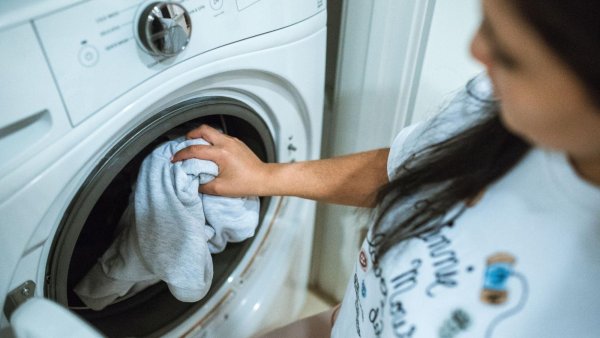 Çamaşır Makinesindeki Kötü Koku Nereden Geliyor ve Nasıl Kurtuluruz?