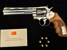 Erdoğan'dan NATO Liderlerine İsimleri Kazınmış Tabancalar