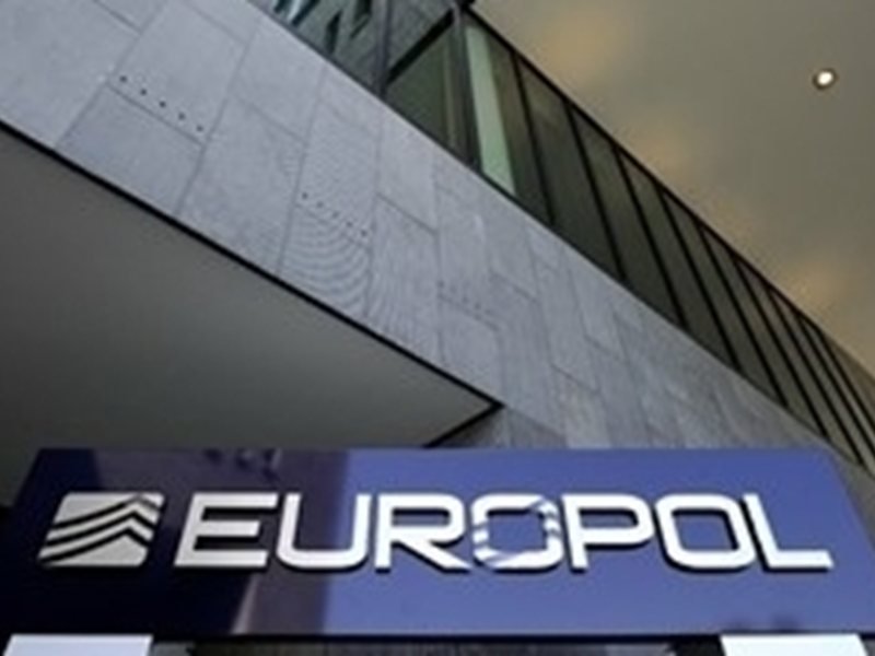 Europol, Bulgar plakalı araçlarla göçmen taşıyan büyük bir şebekeyi çökertti