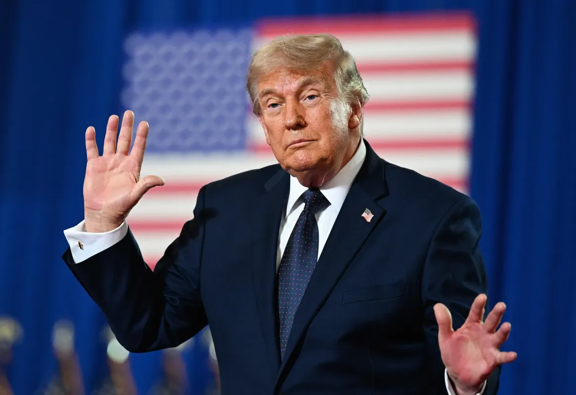 Trump, Ebola Nedeniyle Kongo'dan ABD'ye Hava Yolunu Kapatıyor