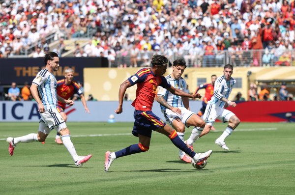 Uzatmalara Kaldı! Arjantin 10 Kişi Kaldı, Messi Sessiz