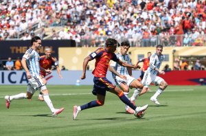 Uzatmalara Kaldı! Arjantin 10 Kişi Kaldı, Messi Sessiz