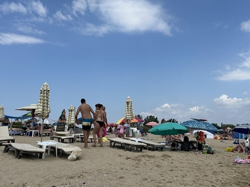 Ağustos Yaklaşırken Plajlarda Ücretsiz Alanlar Daralıyor, Gölgelik Fiyatları Aynı Ama Euro'ya Geçildi