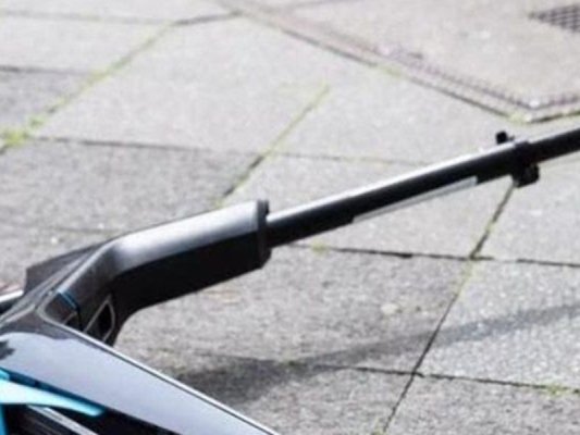 Lilyaçe Köyünde Elektrikli Scooter ile Araba Çarpıştı: İki Çocuk Yaralandı