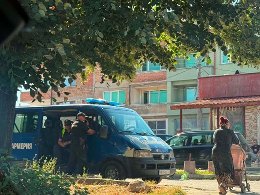 Jandarma Asenovgrad etnik mahallesini koruyor